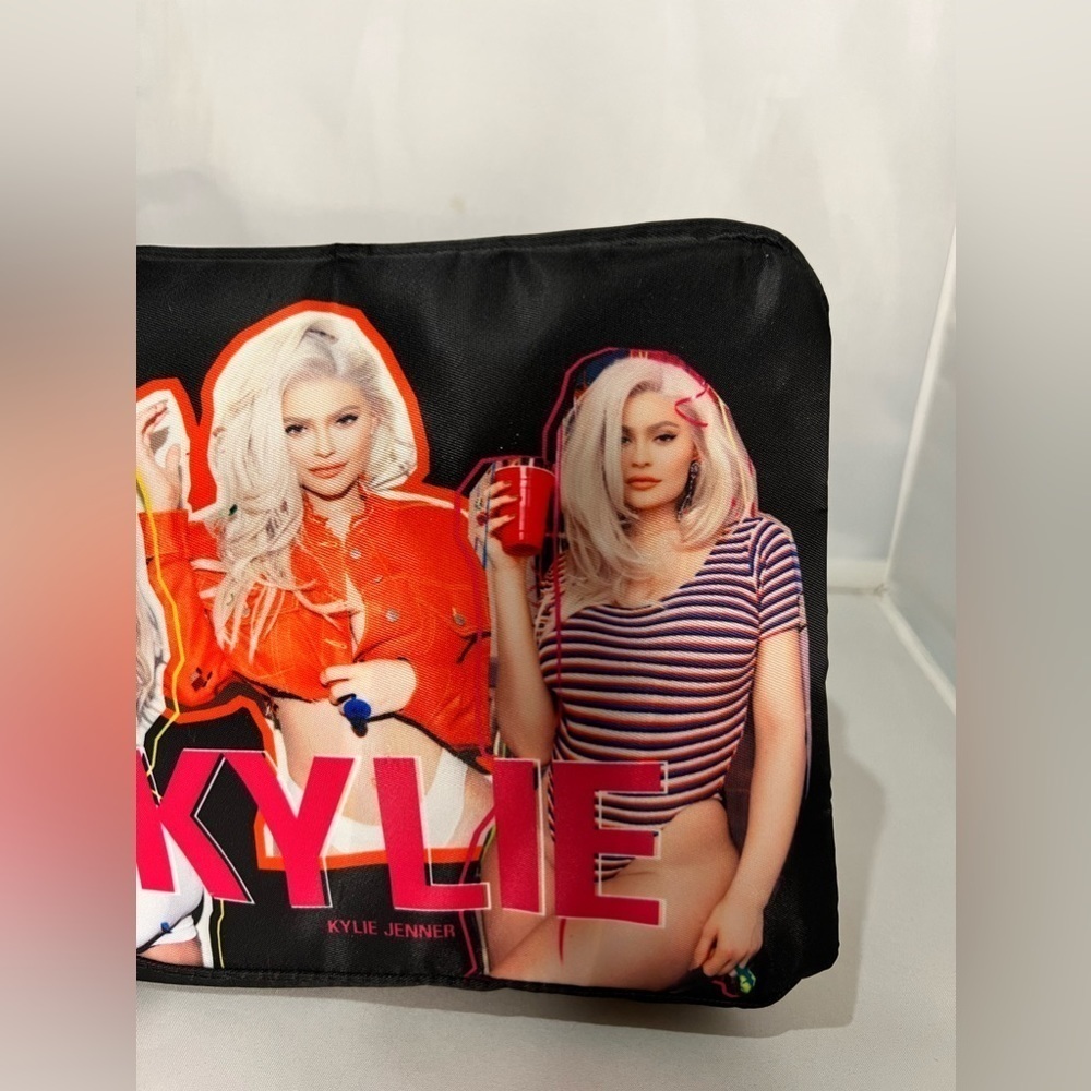 Kylie Cosmetics Limited Edition 21st Birthday Black Cosmetic Bag - Picture 4 of 11